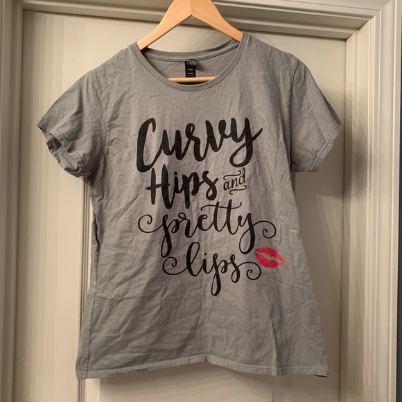 SeneGence Tops - 🚨FINAL PRICE🚨 Curvy Hips & Pretty Lips Tee 👄